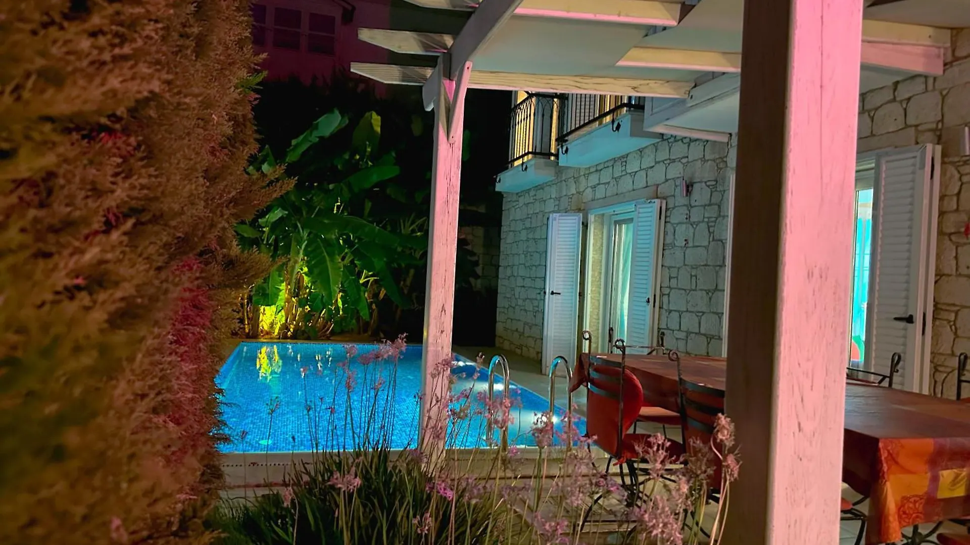 Evalacati - Villa Palma-Tamamen Muestakil Villa Çeşme