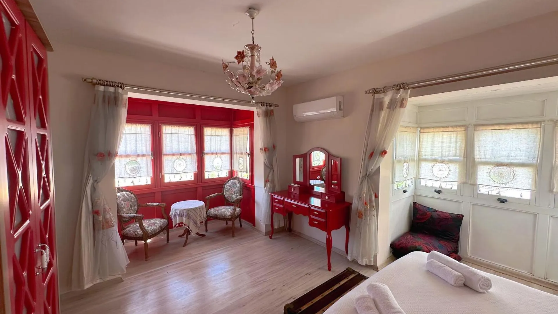 Evalacati - Villa Palma-Tamamen Muestakil Villa Çeşme